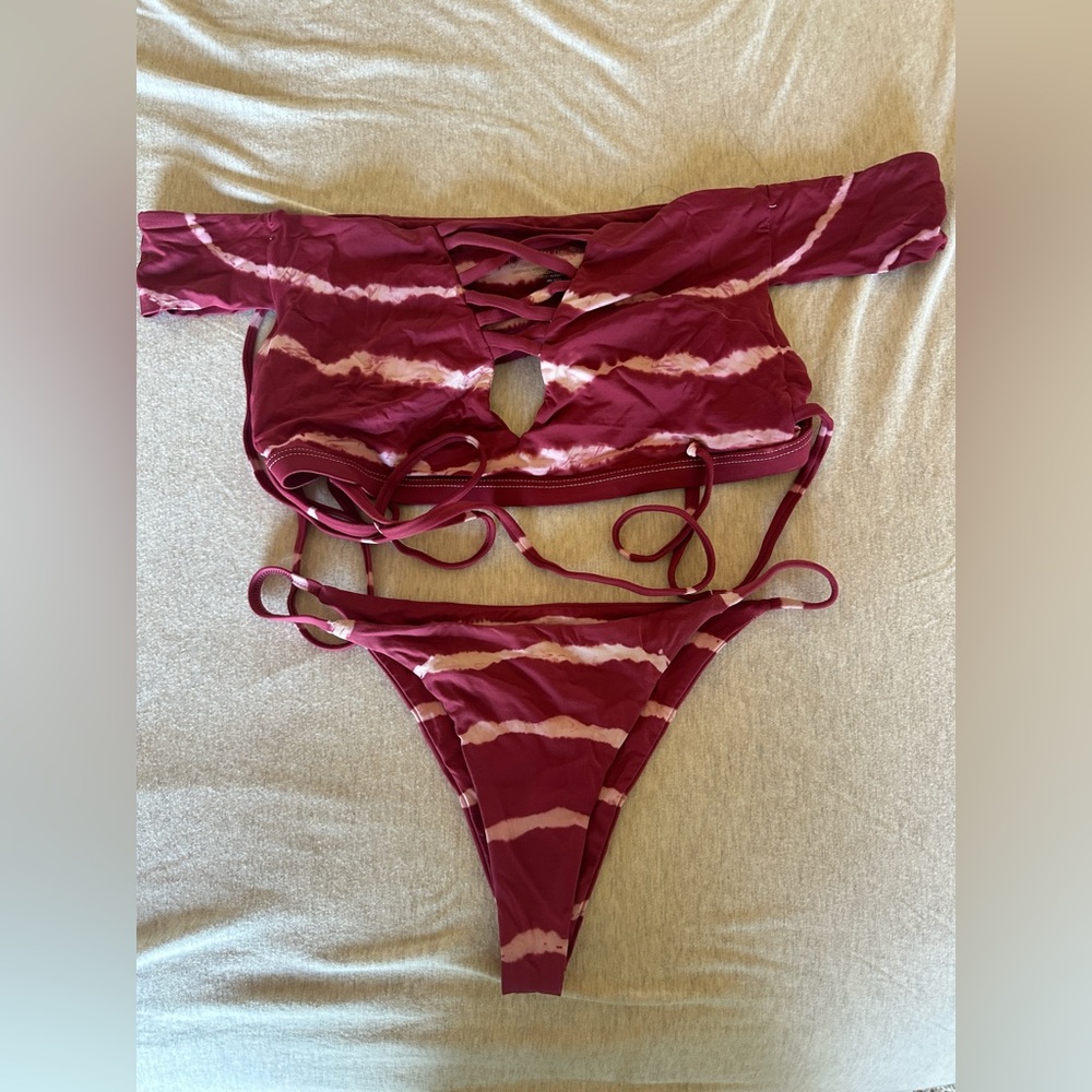 Frankie’s Bikinis Shilo Maroon Set Top : L Bottom : M , I CAN SELL SEPARATELY